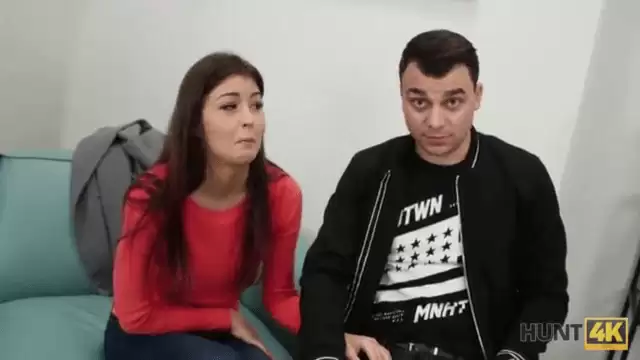 חרמנית מוצצת למטפל שלה - 10 דקות