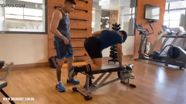 אימון משקולות שהופך לסקס לוהט - 7 דקות