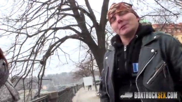 ונסה דקר הלוהטת בוגדת בחבר שלה - 12 דקות