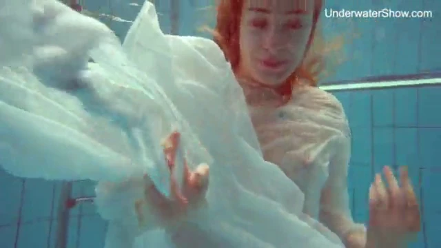 Diana Zelenkina hot Russian underwater - 7 דקות