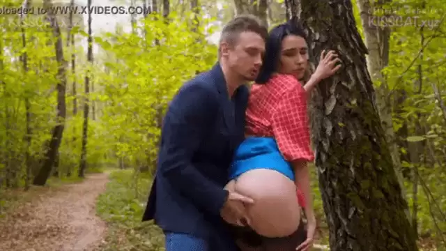 אוסף שרמוטה רוסייה ונותן לה למצוץ ומזיין אותה בדוגי - 13 דקות