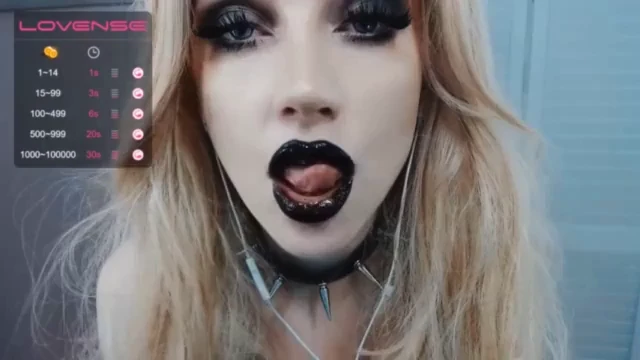 ג'וליה ווילסון הפריקית בלייב צ'אט מענגת את עצמה - 24 דקות