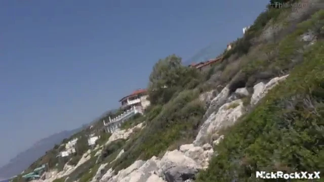 ביץ' פאק אין הסלעים! פומבי עם לורן תות (חלק 2) - 10 דקות