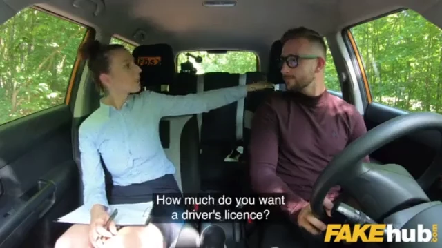 מדריכת בית ספר לנהיגה מזויפת דורשת שהכוס שלה אוכל כדי להרגיע את עצמה - 11 דקות