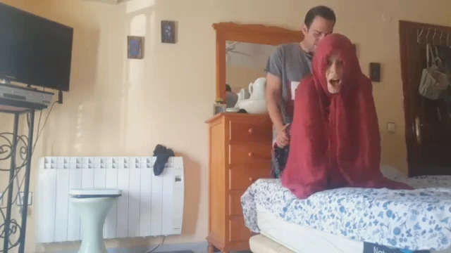 תלמידת בית ספר מוסלמית מציצה וזיין - 8 דקות