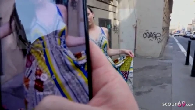 נערה טבעית במכללה גרמנית, איסוף בלה וזיין בליהוק רחוב - 12 דקות