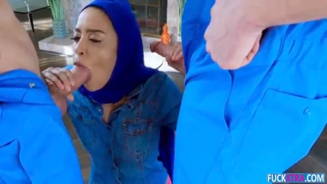 מאיה ביז'ו מיני ערבית עושה עסקה - 7 דקות