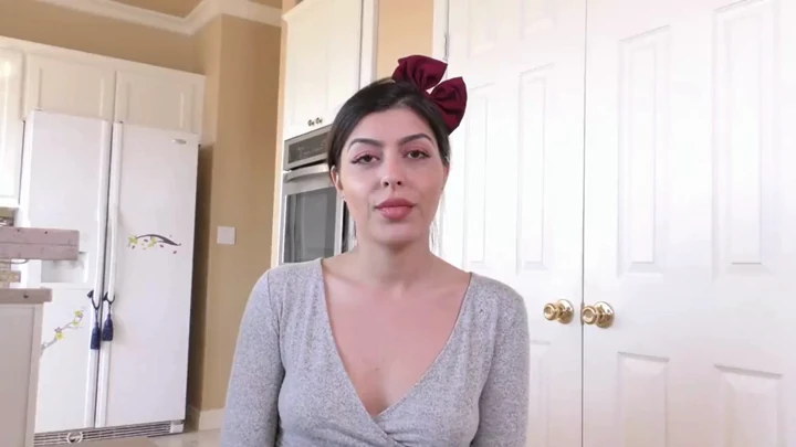 CUTE GIRL DOING THE BEST BLOWJOB - 10 דקות